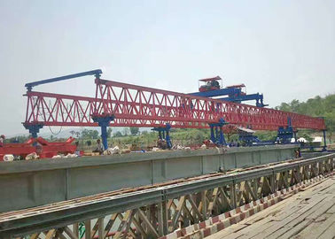 Наведение моста крана луча запуская 600 тонн для поднимаясь быстрого хода прогона